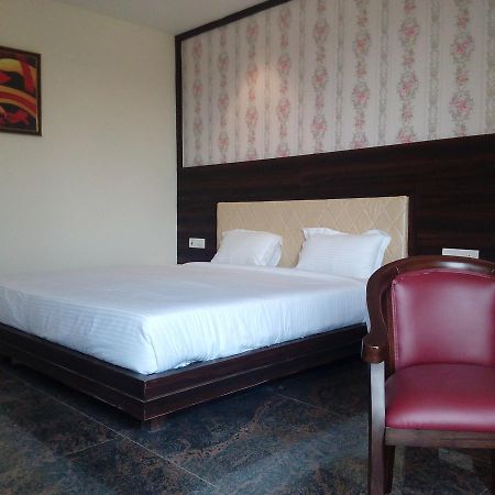 Rewa Residency Hotel Exterior photo