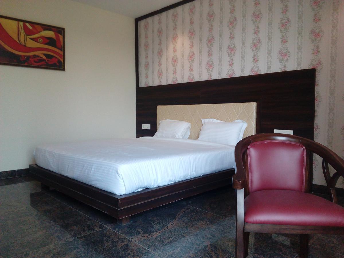 Rewa Residency Hotel Exterior photo