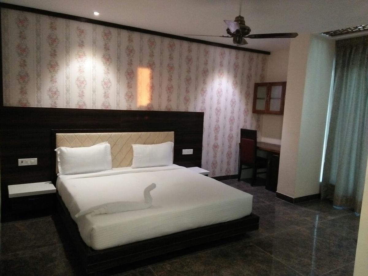 Rewa Residency Hotel Exterior photo